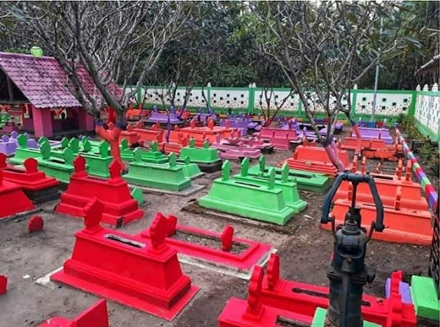 kuburan/makam warna warni madiun