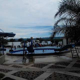 kolam renang bendungan karangkates