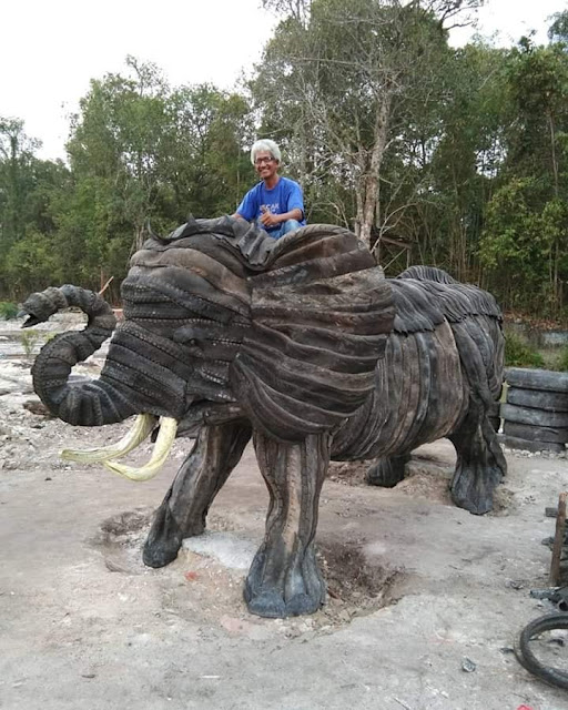 nana bintan pembuat patung raksasa dari ban bekas