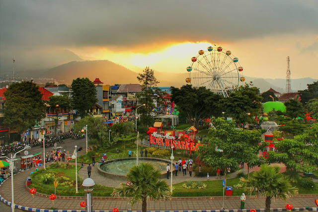 alun-alun kota wisata batu